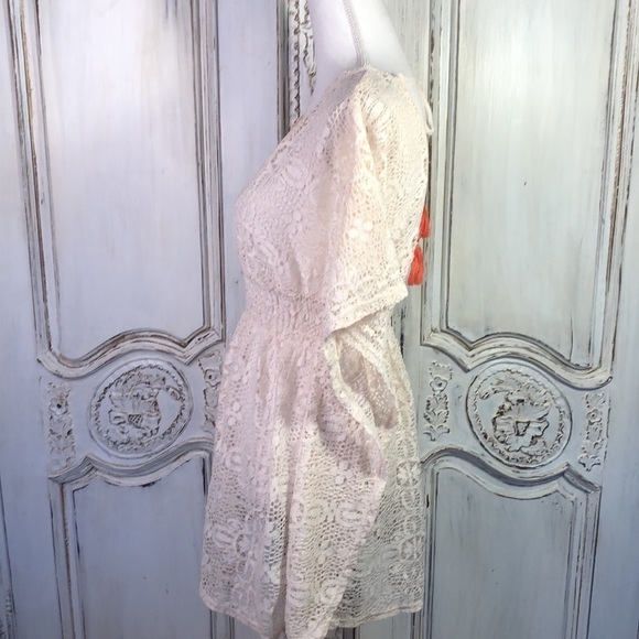 Xhilaration Cream Lace V Neck Smocked Waist Tie Back Batwing Top Size Small - Picture 7 of 11
